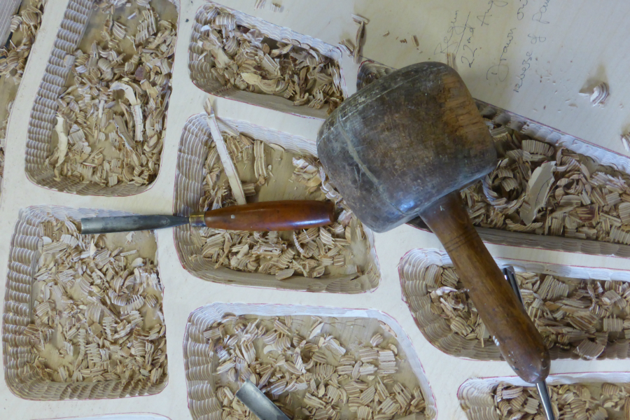 carving-with-chisels-r